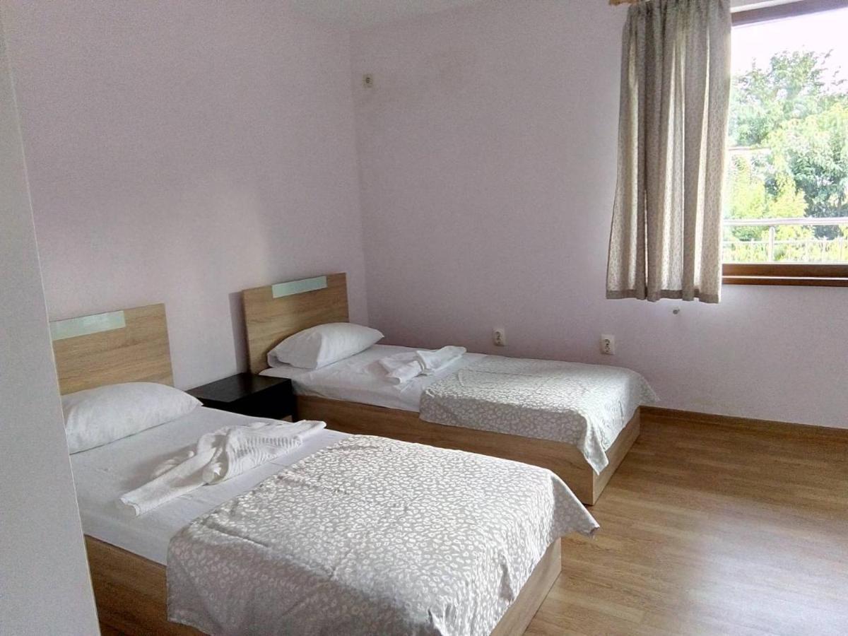 Alfa Guest Rooms With Parking 바르나 외부 사진